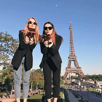 Estudiantes en Eiffel Paris